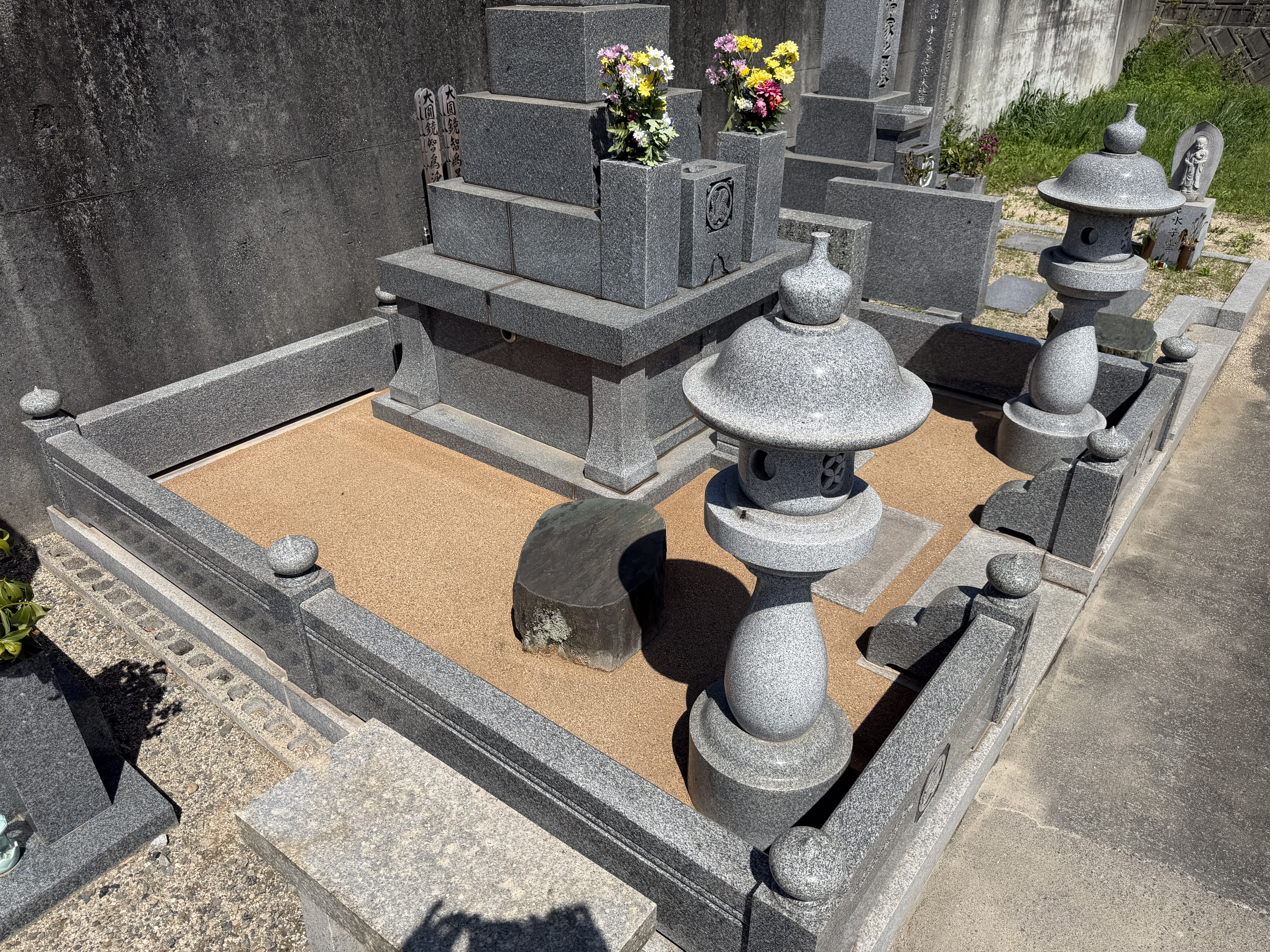 倉敷市内墓地の防草施工事例｜完成