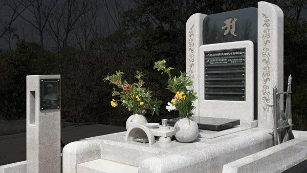 倉敷市船穂町地内墓地　創作洋型墓石（墓標・霊標組合型）施工事例