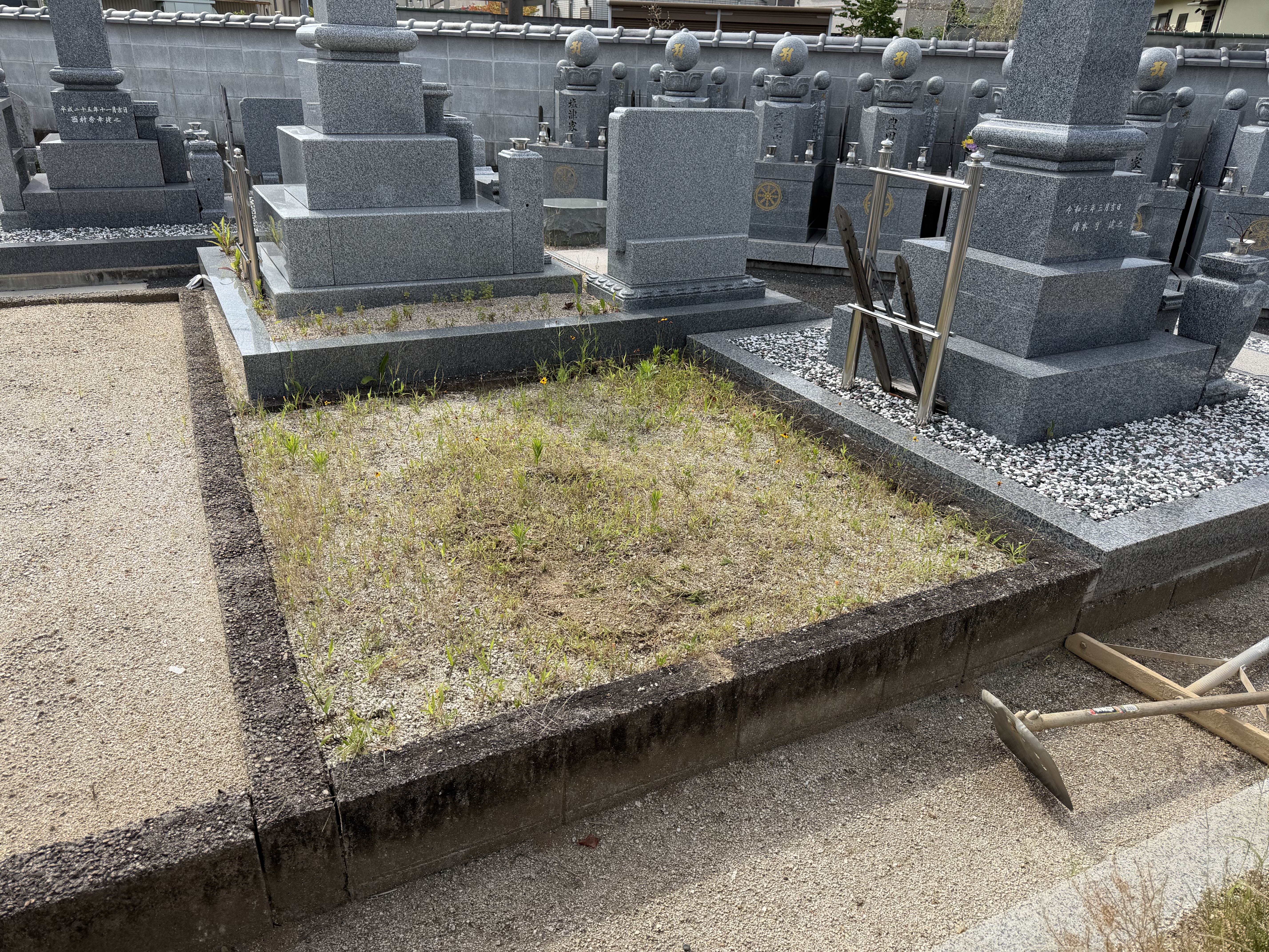 倉敷市西阿知医王寺境内墓地の防草工事|施工工程